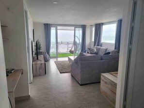 Living area - Oseda Penthouse is a newly built 5 bed apartment. (Kecamatan Teluk Dalam)