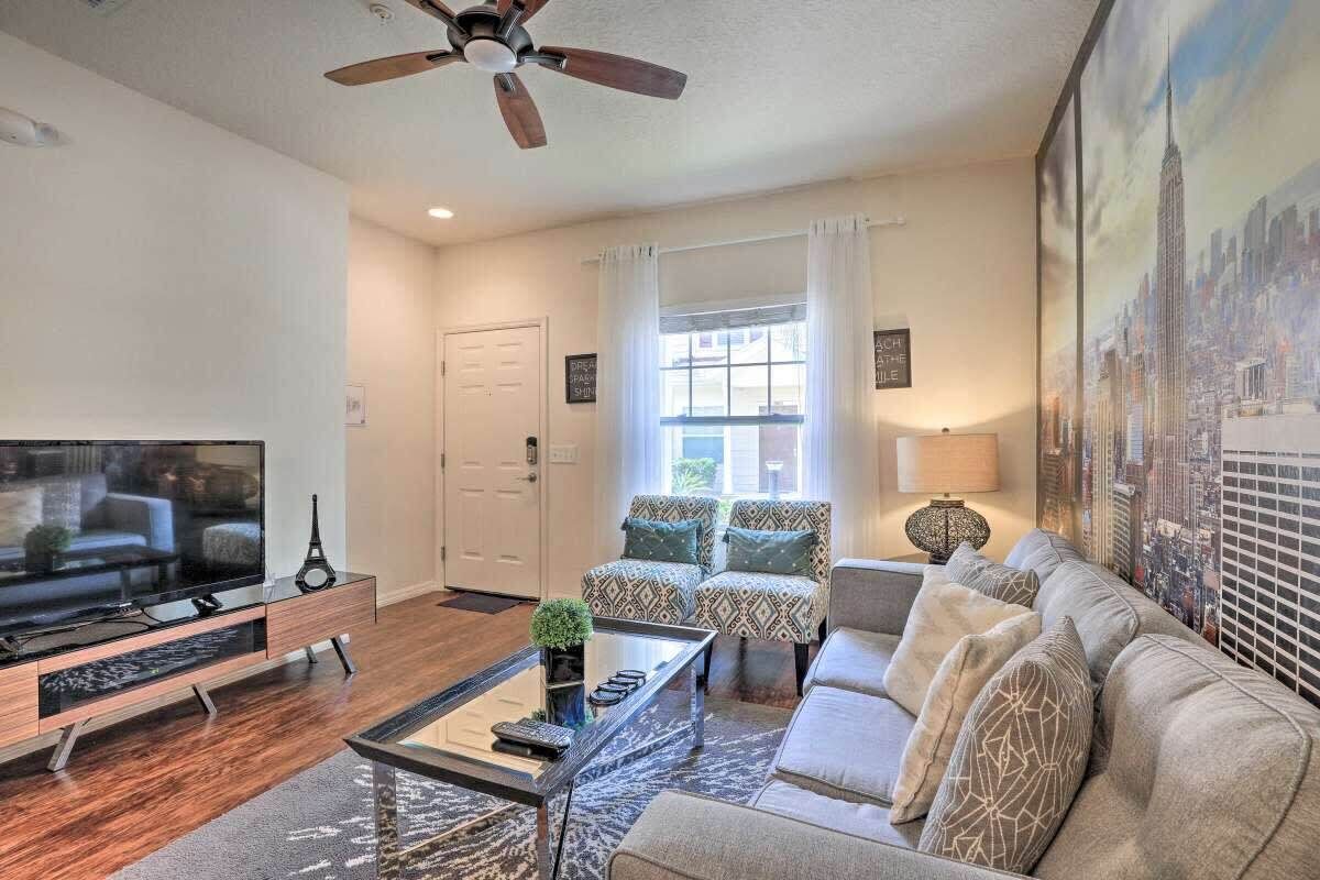 Appartamento | Soggiorno | Smart TV 60 pollici con canali via cavo, Netflix, Hulu