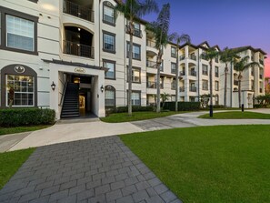 Front of property - Magnificent 2 Bedroom Apartment Vista Cay Resort 107 (Orlando)