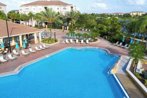 Magnificent 2 Bedroom Apartment Vista Cay Resort 107