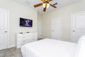 4 bedrooms, in-room safe, individually decorated, individually furnished - Gorgeous 4Bd w/ Pool @ Champions Gate 1196 (Davenport)