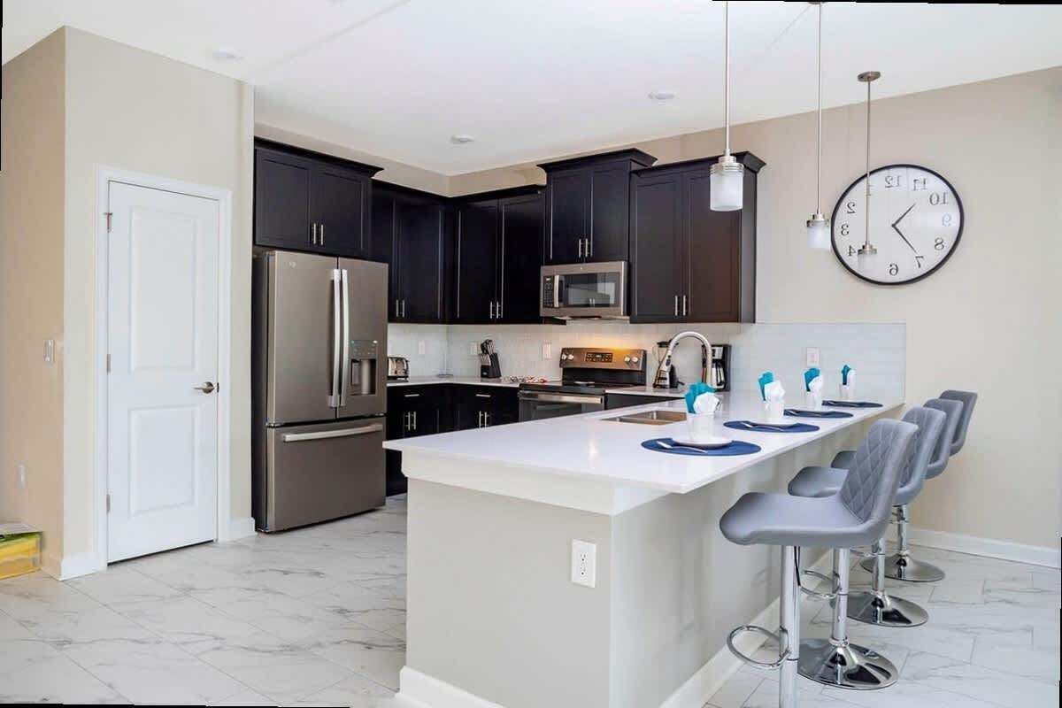 Townhome | Private kitchen | Full-size fridge, microwave, oven, stovetop
