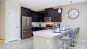 Townhome | Private kitchen | Full-size fridge, microwave, oven, stovetop