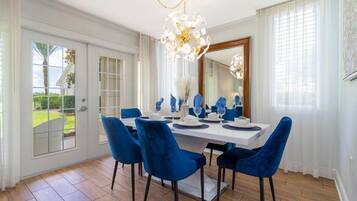 Townhome | Dining room