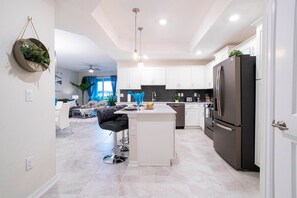 Private kitchen - Luxurious 3Bd 8 Guests @Storey Lake Resort Close to Disney 201 3131 (Kissimmee)