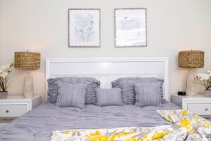 4 bedrooms, in-room safe, individually decorated, individually furnished - Luxurious 3Bd 8 Guests @Storey Lake Resort Close to Disney 201 3131 (Kissimmee)