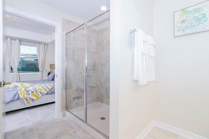 Kondominium | Kamar mandi | Perlengkapan mandi gratis, pengering rambut, handuk, dan sabun