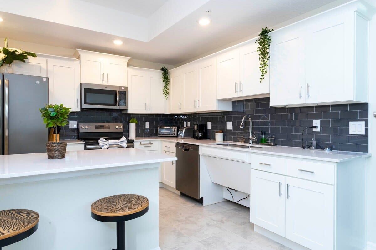 Condo | Private kitchen | Full-size fridge, microwave, oven, stovetop