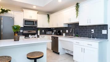 Condo | Private kitchen | Full-size fridge, microwave, oven, stovetop