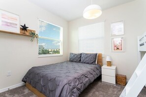 3 bedrooms, in-room safe, individually decorated, individually furnished - Accessible 3Bd Condo Close to Disney @ Storey Lake Orlando 208 3180 (Kissimmee)