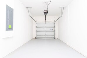 Free self-parking - Gorgeous 5Bd Single Family w/ Pool @ Storey Lake 2767O (Kissimmee)