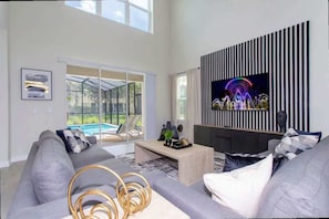 Townhome | Vardagsrum | 60-tums smart-tv med kabelkanaler, Netflix och Hulu