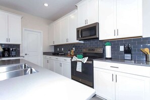 联排别墅 | 私人厨房 | 大冰箱、微波炉、烤箱、炉灶