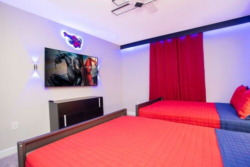 Gorgeous 4Bd w/ Screened Pool Close to Disney 4289