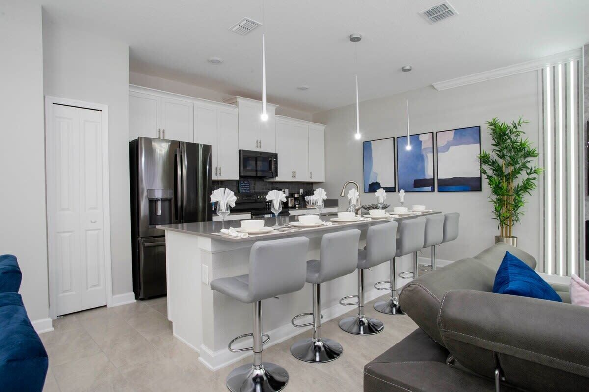 Townhome | Private kitchen | Full-size fridge, microwave, oven, stovetop