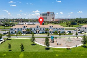 Vista frontal de la propiedad