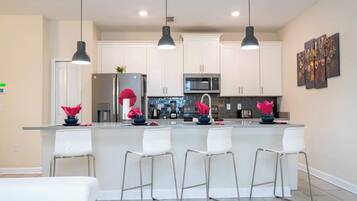 Townhome | Private kitchen | Full-size fridge, microwave, oven, stovetop