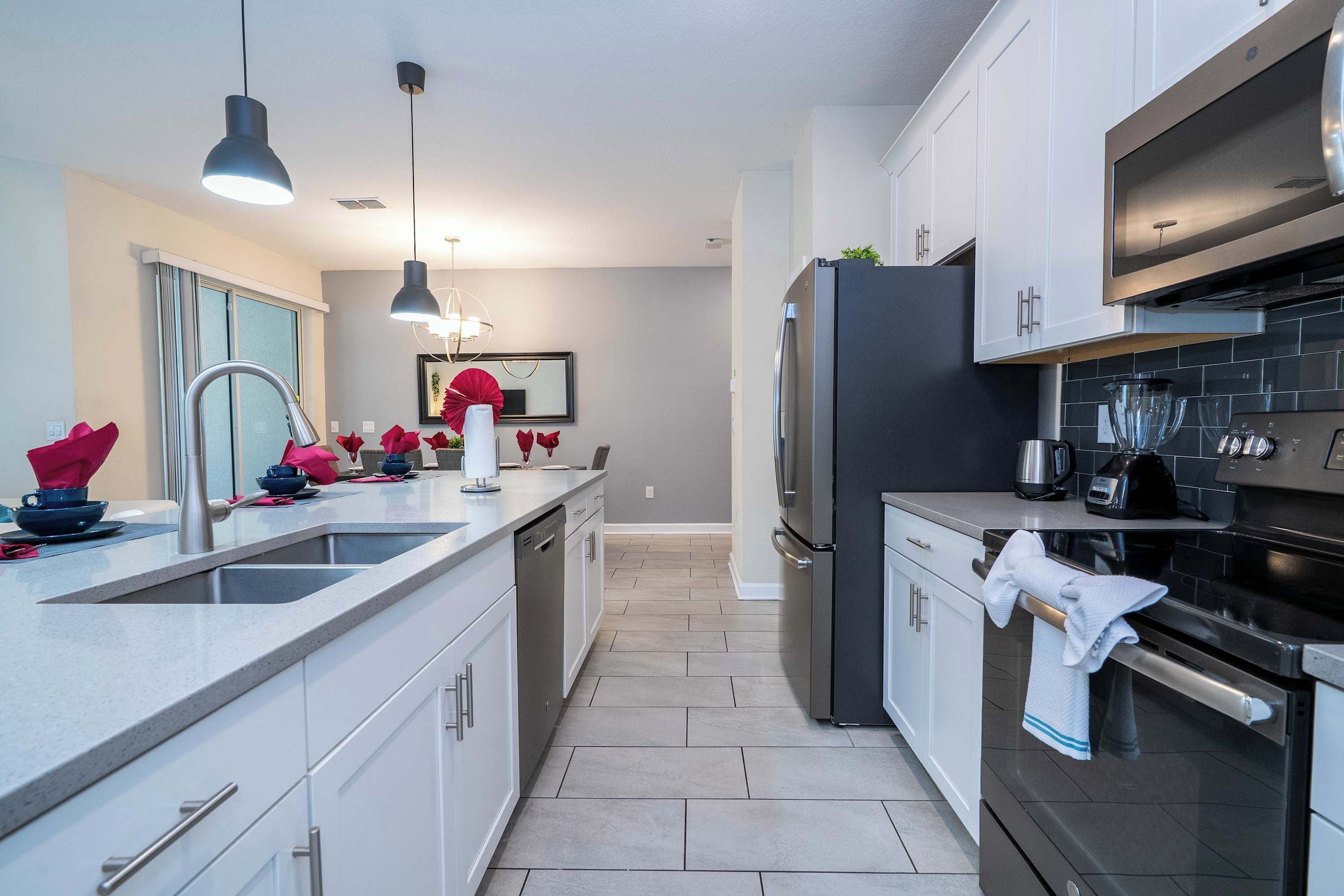 Maison mitoyenne | Cuisine privée | Grand réfrigérateur, micro-ondes, four, plaque de cuisson