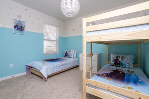Casa | 6 quartos, cofres nos quartos, individualmente decorados