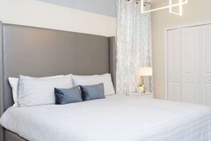 7 bedrooms, in-room safe, individually decorated, individually furnished - Gorgeous 6 Bd Close to Disney w/ Pool @ Champions Gate Resort 712 (Kissimmee)