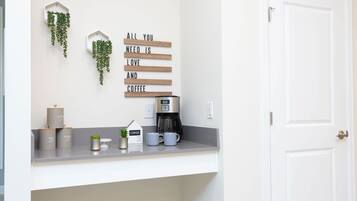 Casa de ciudad | Cocina privada | Refrigerador con congelador, microondas, horno y parrilla de estufa