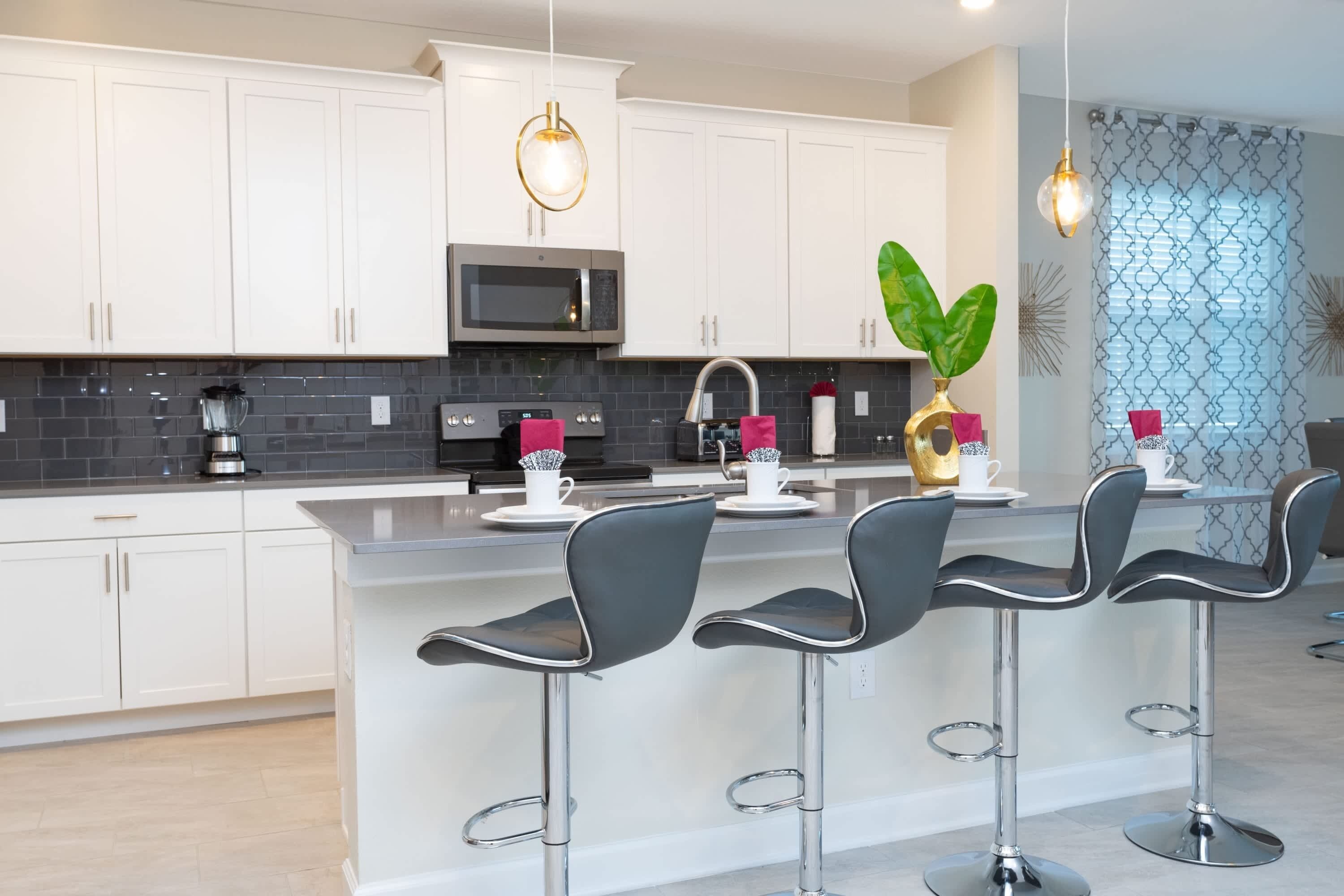 Townhome | Private kitchen | Full-size fridge, microwave, oven, stovetop