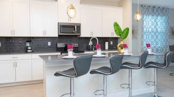 Townhome | Private kitchen | Full-size fridge, microwave, oven, stovetop