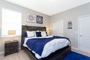House | In-room safe, individually decorated, individually furnished, desk