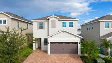 House | Bathroom | Eco-friendly toiletries, hair dryer, soap, shampoo