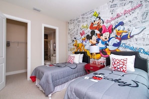 Townhome | 4 bedrooms, in-room safe, individually decorated, individually furnished - Gorgeous 4 Bedroom Family Friendly Close to Disney 7573 (Kissimmee)