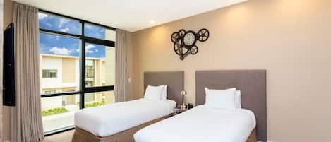 House | 4 bedrooms, in-room safe, individually decorated, individually furnished