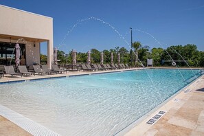 Outdoor pool, sun loungers, lifeguards on site - Accessible 4Bd Close to Disney @ Magic Village 7581 (Kissimmee)