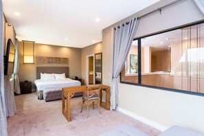 House | 4 bedrooms, in-room safe, individually decorated, individually furnished