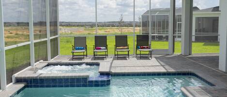 Piscina all'aperto, lettini, servizio di salvamento in loco