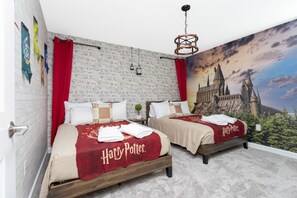 8 bedrooms, in-room safe, individually decorated, individually furnished - Joyful 8Bd Single Family w Pool @Champions Gate 9262 (Davenport)