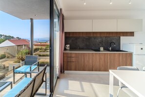 Panoramic-Apartment | Eigene Küche | Großer Kühlschrank, Mikrowelle, Herdplatte, Wasserkocher