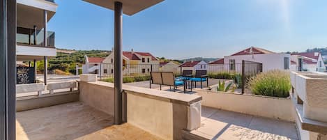 Luxury Apartment | Terrace/patio