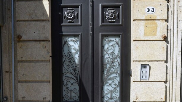 Exterior detail - Two-Bedroom Family Ap in Bolhão Market (Oporto)