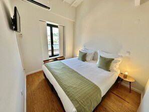 1 habitación, tabla de planchar con plancha, wifi gratis y ropa de cama 