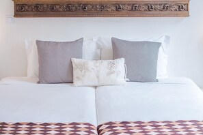 Iron/ironing board, free WiFi, bed sheets - Twin Studio in Clérigos Tower (Oporto)