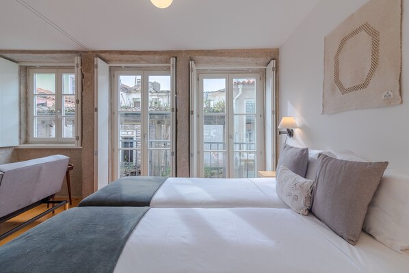 Iron/ironing board, free WiFi, bed sheets