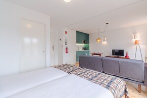 Een strijkplank/strijkijzer, gratis wifi, beddengoed