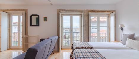 Iron/ironing board, free WiFi, bed sheets