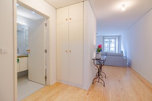 Interior - Comfortable 1BR Apt for 3 with balcony in Center (Oporto)