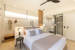 3 عدّة غرف نوم وخزنة داخل الغرفة ومكواة/لوح كي وسرير سفر