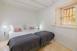 1 slaapkamer, een strijkplank/strijkijzer, gratis wifi, beddengoed