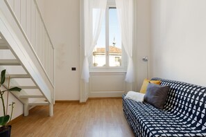 Living area - GuestHost - Cozy APT on 2 levels Milan-Corso Magenta! (Milano)