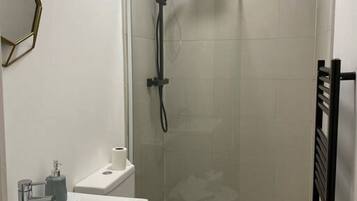 Apartemen | Kamar mandi | Handuk
