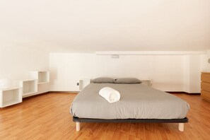1 bedroom, WiFi - GuestHost - Duplex with balcony on 2 levels Milan-C.so Magenta (Milano)