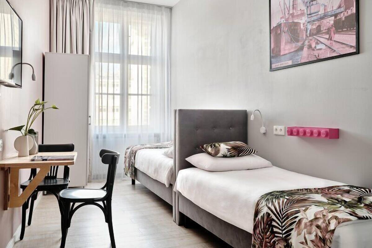 Standard Twin Room | Desk, laptop workspace, iron/ironing board (on request), WiFi (free)